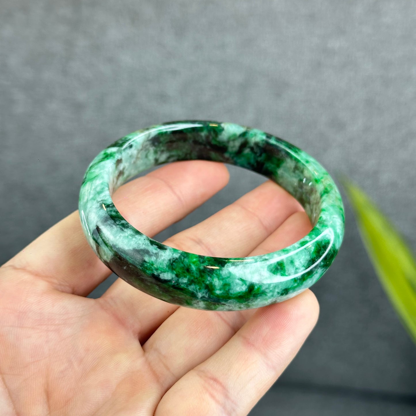 Natural Son Thuy Jadeite Jade Bangle Leaf Style Size 54.5 mm