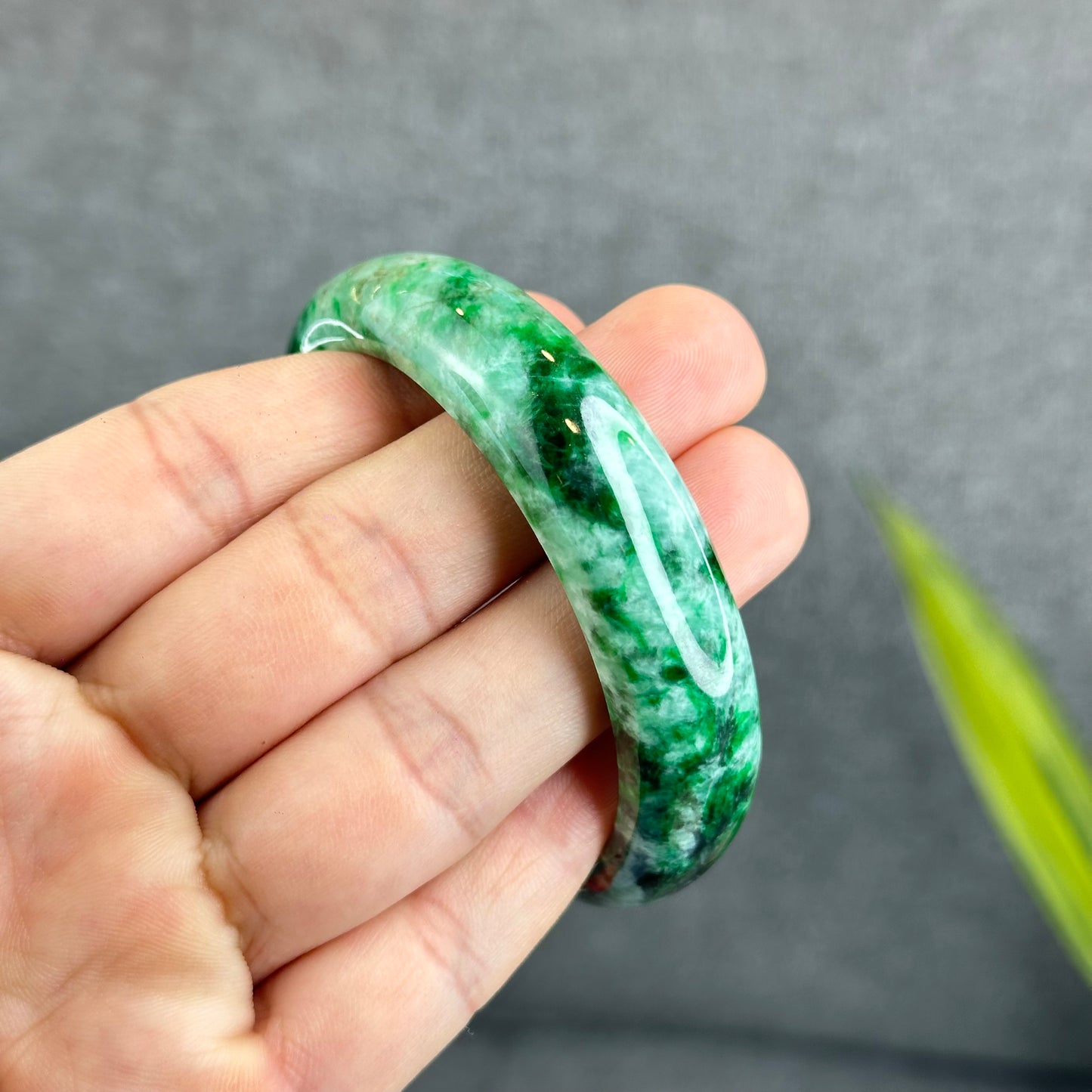 Natural Son Thuy Jadeite Jade Bangle Leaf Style Size 54.5 mm