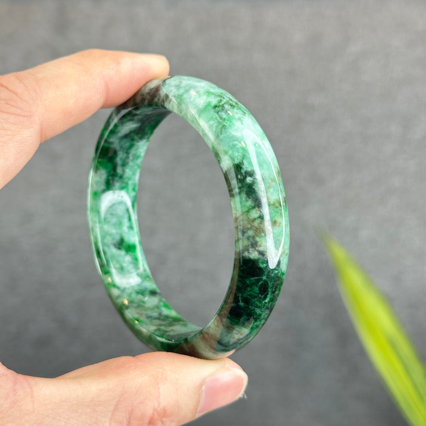 Natural Son Thuy Jadeite Jade Bangle Leaf Style Size 54.5 mm