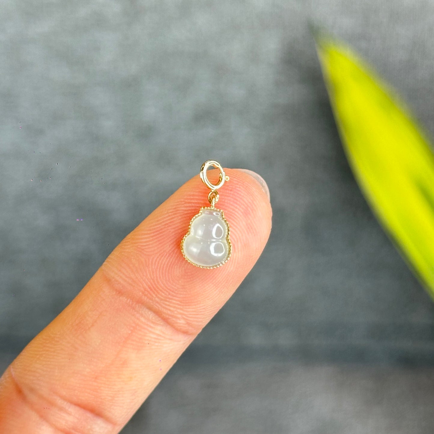 Ho Lo Natural Jadeite Jade Pendant