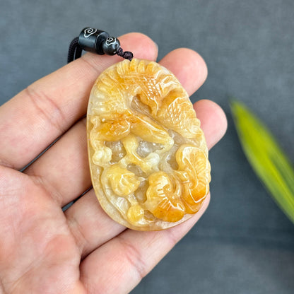 Pendentif aigle sculpté en jadeite orange