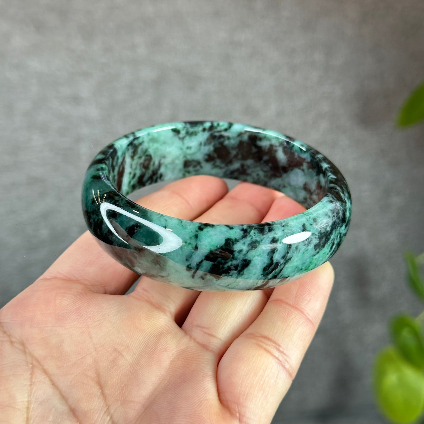 Natural Jadeite Jade Bangle Leaf Stlye Size 60.9 mm