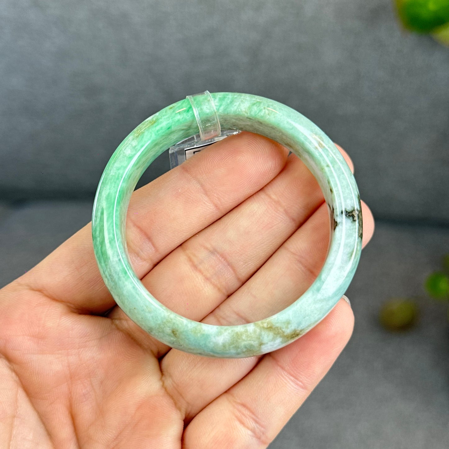 Son Thuy Light Green Natural Jadeite Jade Bangle Leaf Style Size 49 mm
