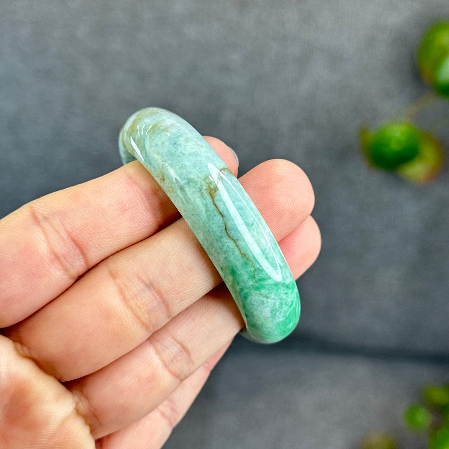 Son Thuy Light Green Natural Jadeite Jade Bangle Leaf Style Size 49 mm