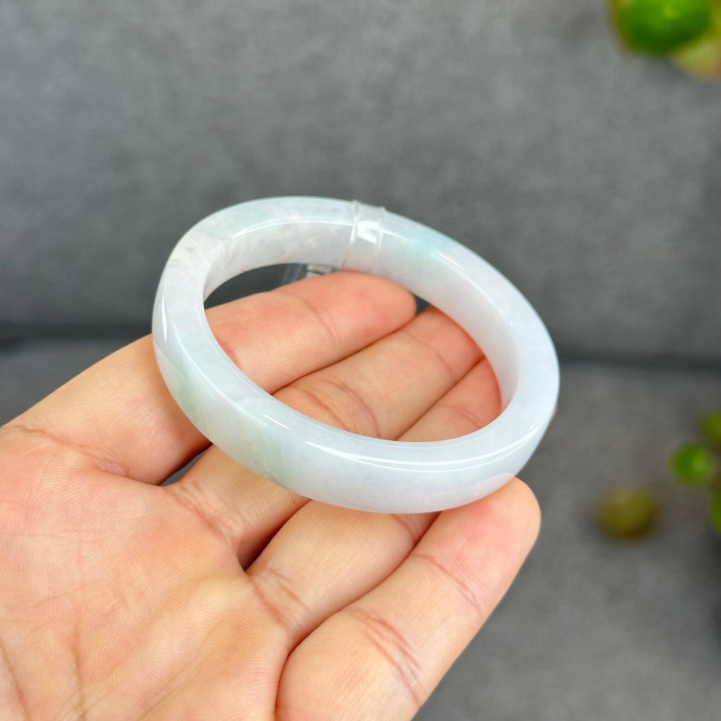 Fleur d'Oranger Touche de Jadéite Verte Bracelet Jade Style Carré Taille 50 mm