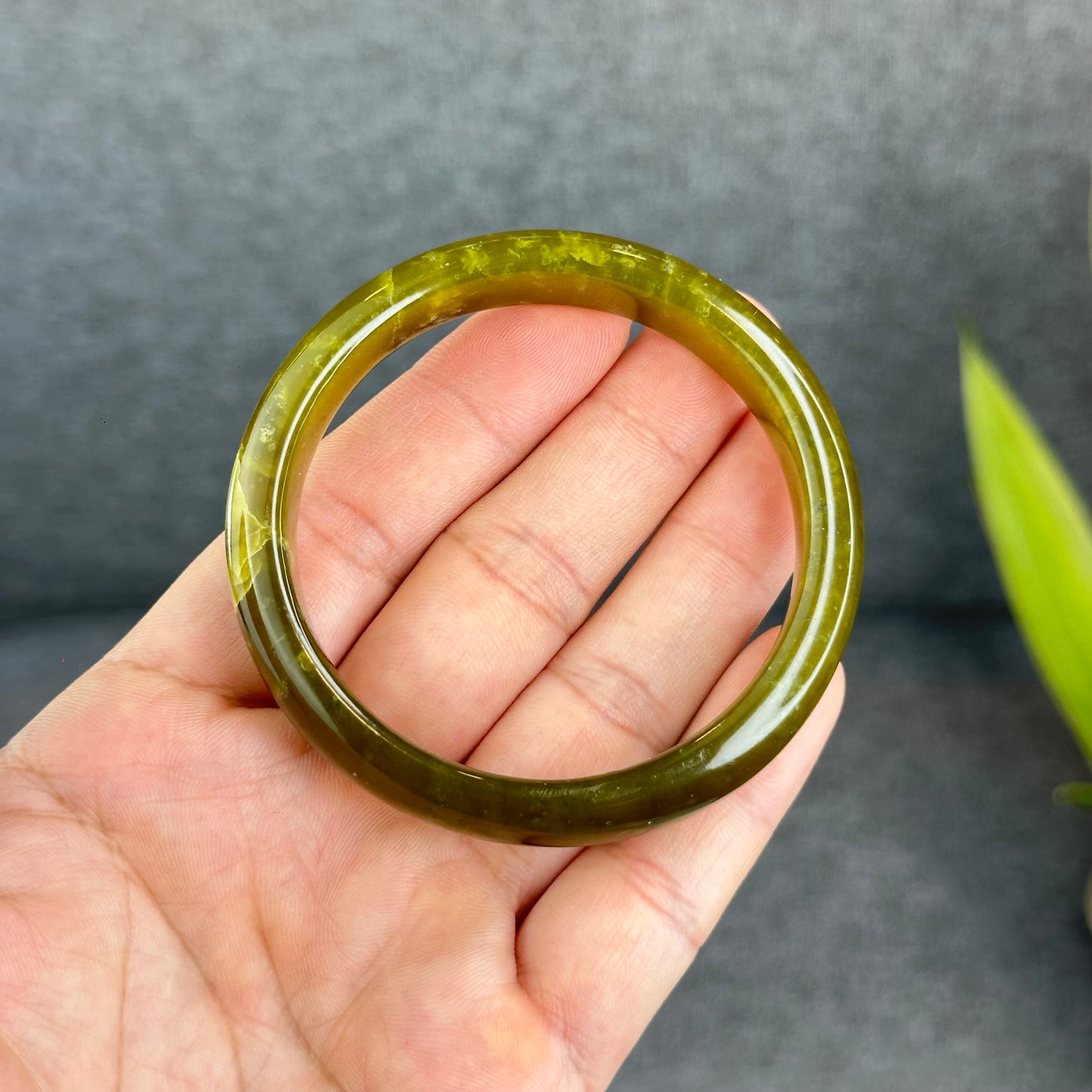 Natural Serpentine Bangle Leaf Style Size 57 mm