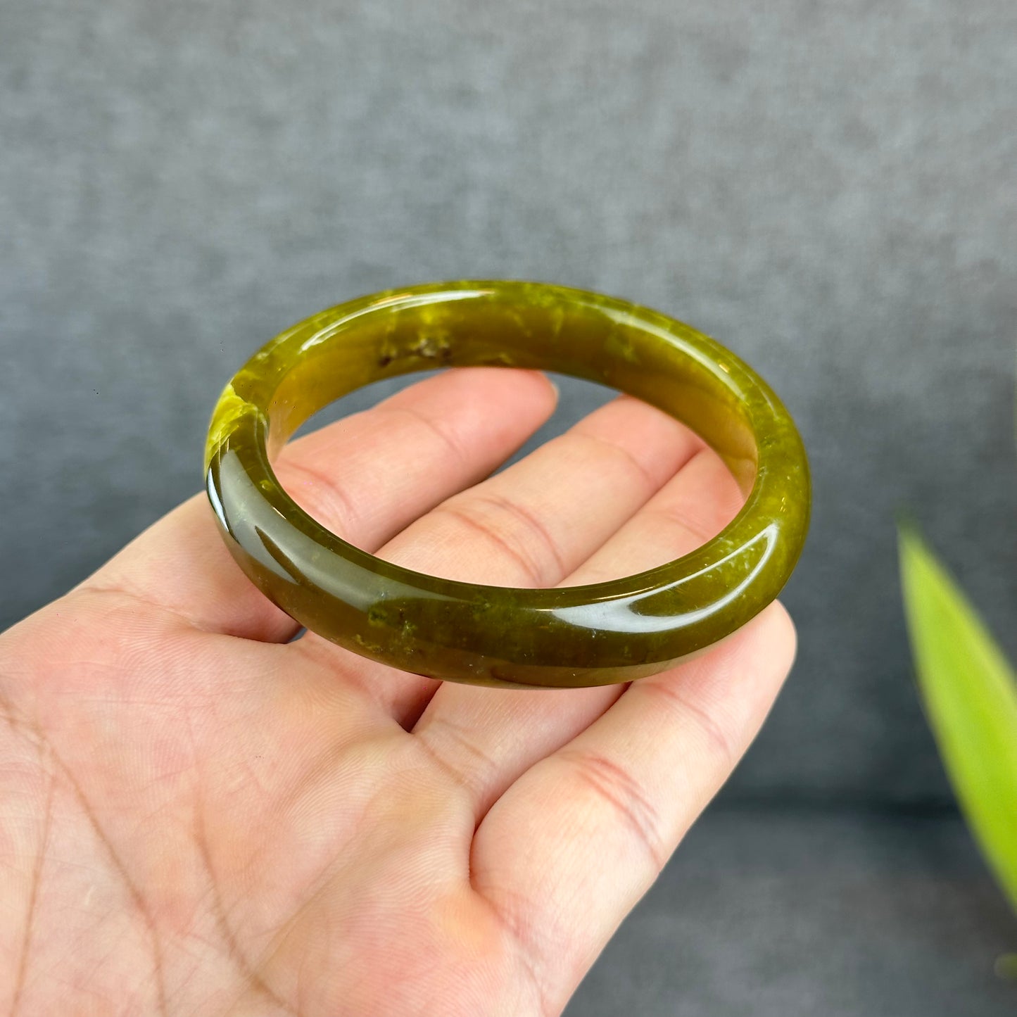 Natural Serpentine Bangle Leaf Style Size 57 mm