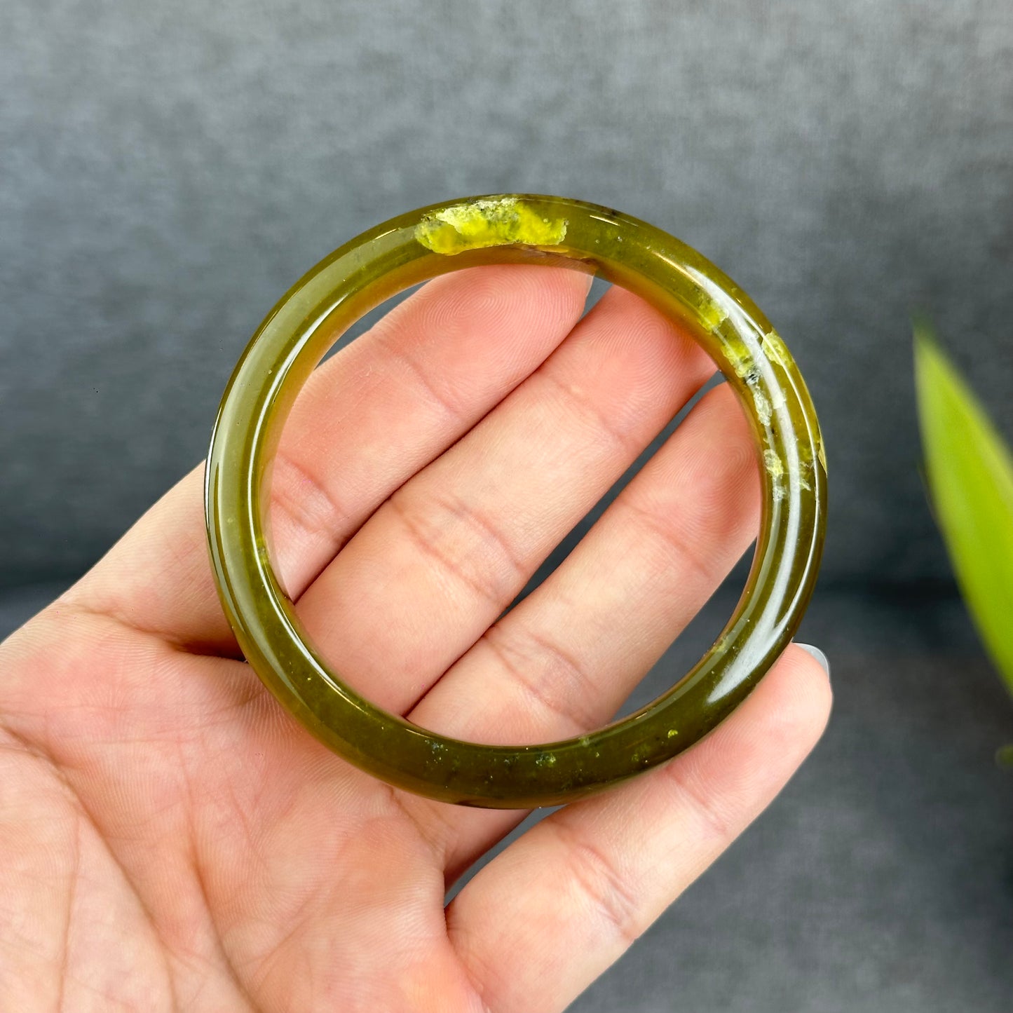 Natural Serpentine Bangle Leaf Style Size 57 mm