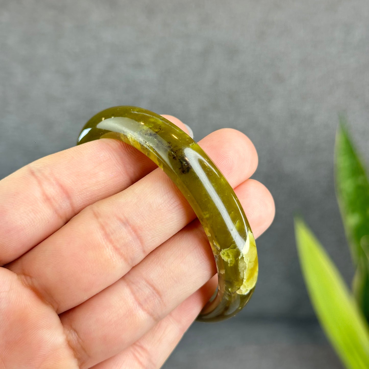 Natural Serpentine Bangle Leaf Style Size 57 mm