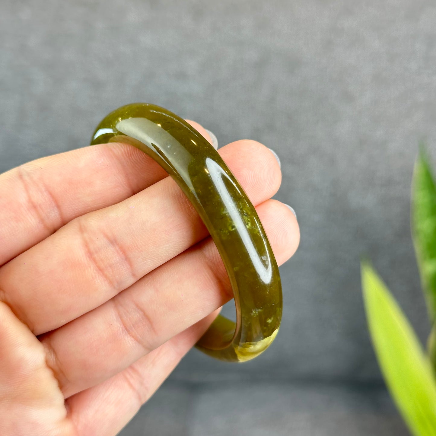 Natural Serpentine Bangle Leaf Style Size 57 mm