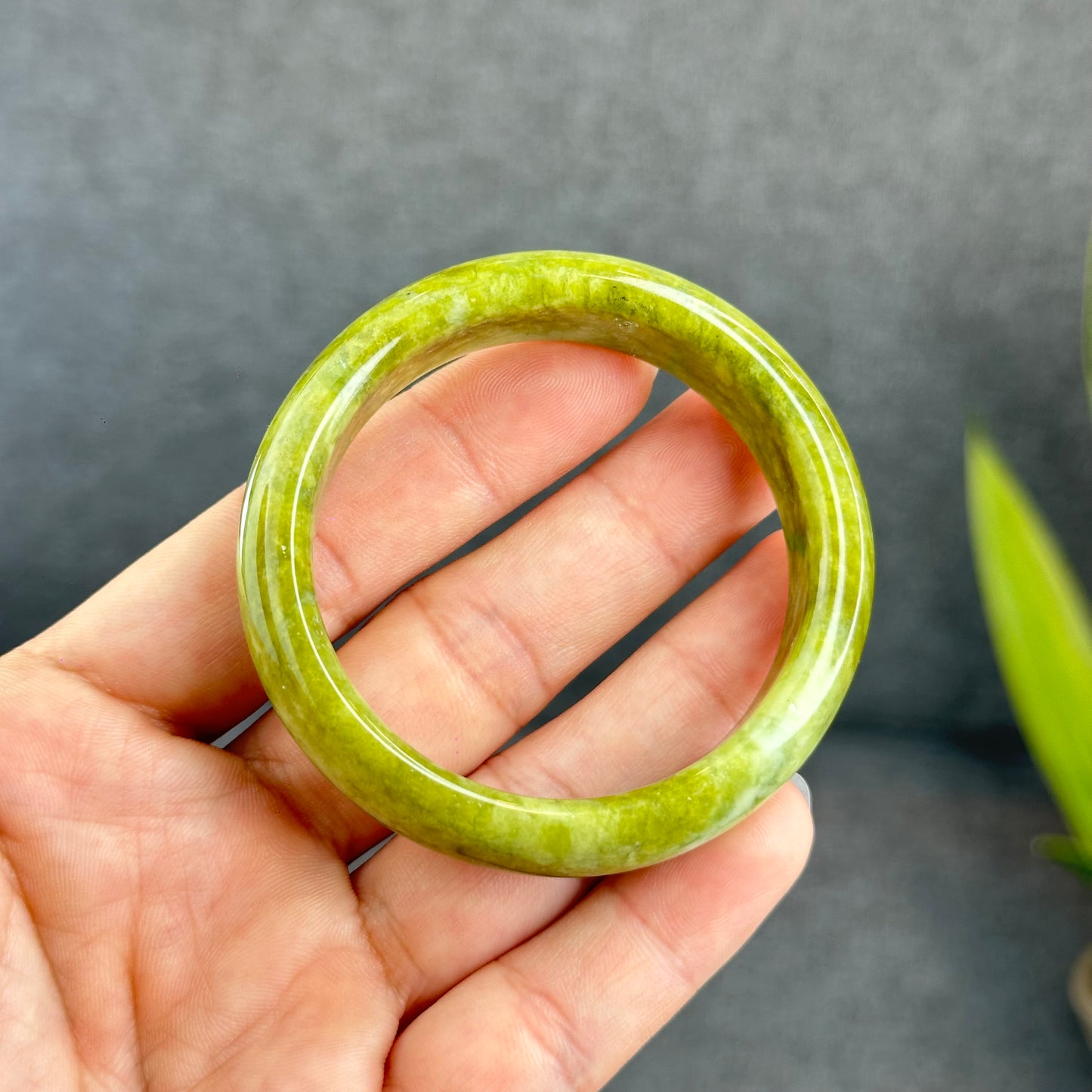 Natural Serpentine Bangle Leaf Style Size 50 mm