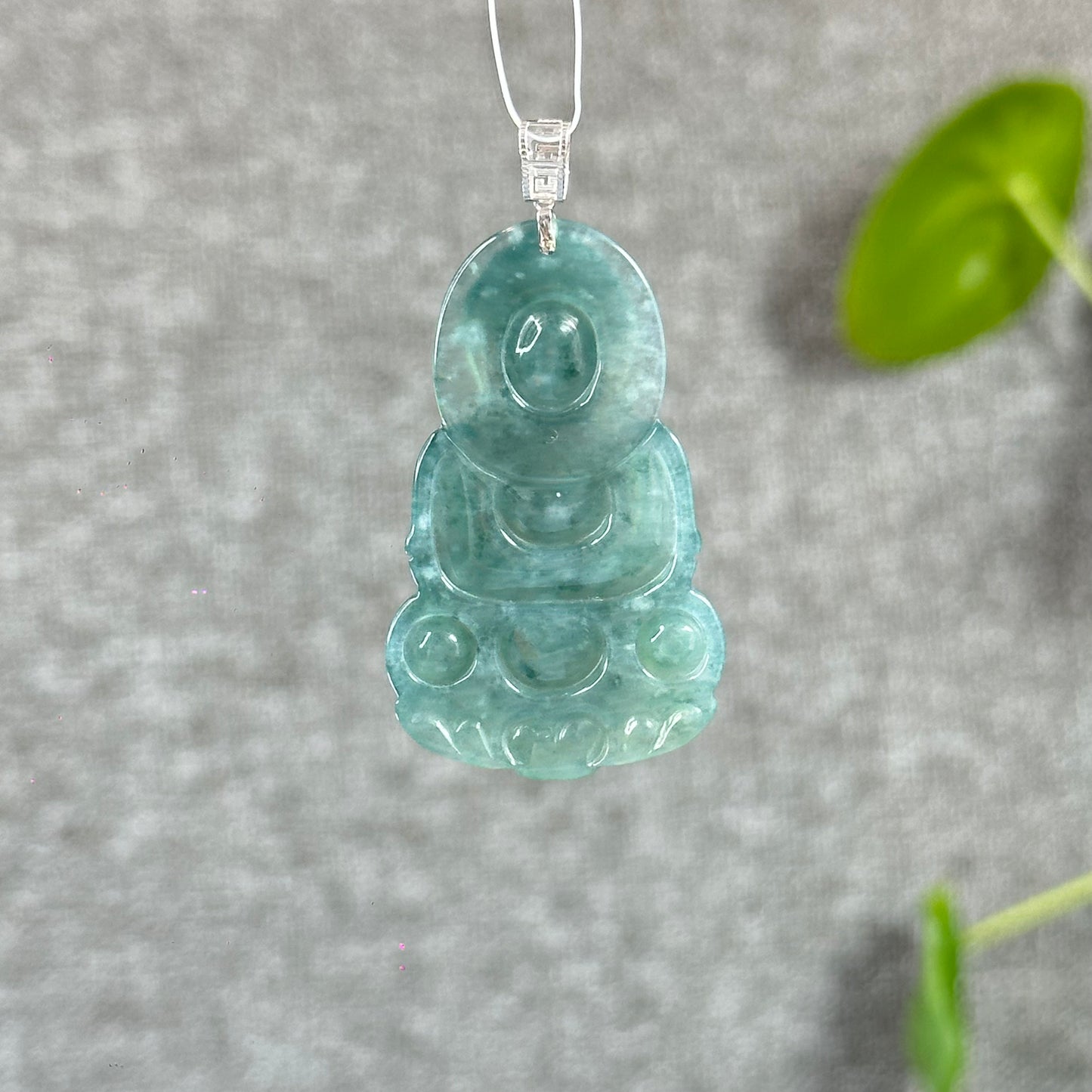 Pendentif en jade jadéite Quan The Am Buddha vert d'eau glacée avec crochet en or blanc 18 carats