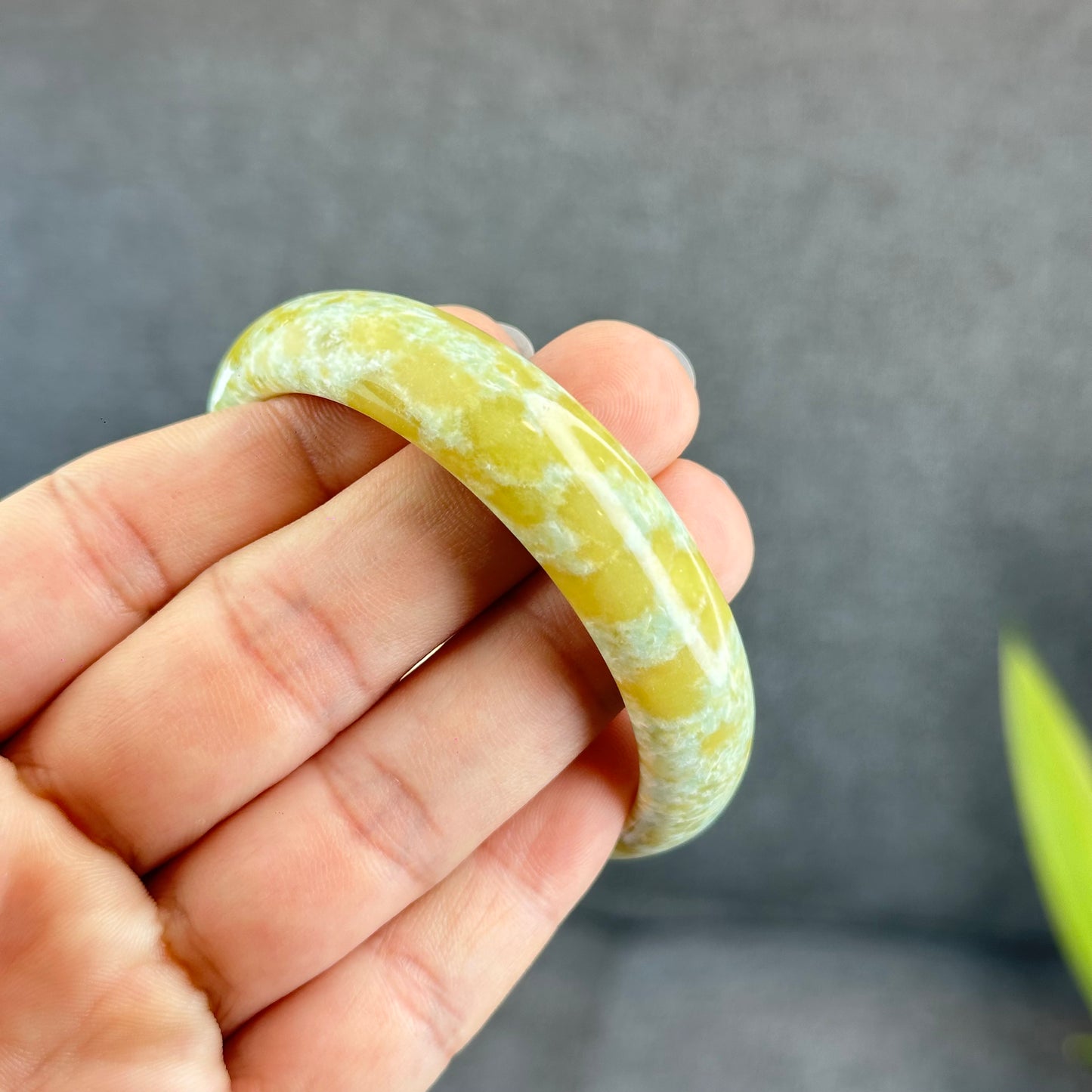 Natural Serpentine Bangle Leaf Style Size 54 mm