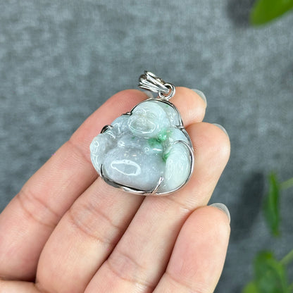 Happy Buddha Sculpture à la main en jadéite vert clair avec pendentif Bouddha en or blanc 10 carats
