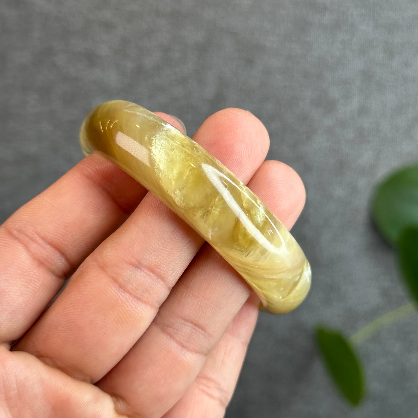 Golden Muscovite Bangle Leaf Style Size 55 mm