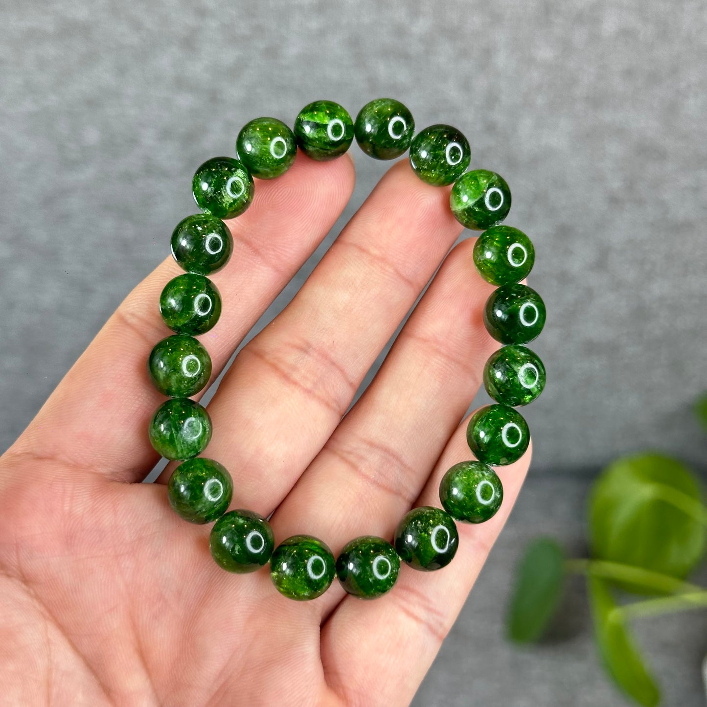 Natural Diopside Bracelete Size 10 mm