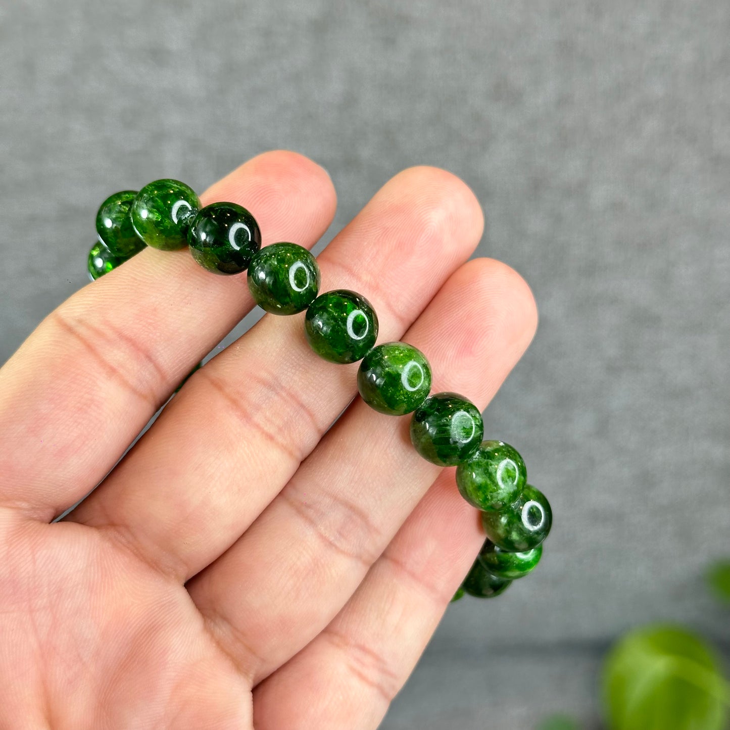 Natural Diopside Bracelete Size 10 mm