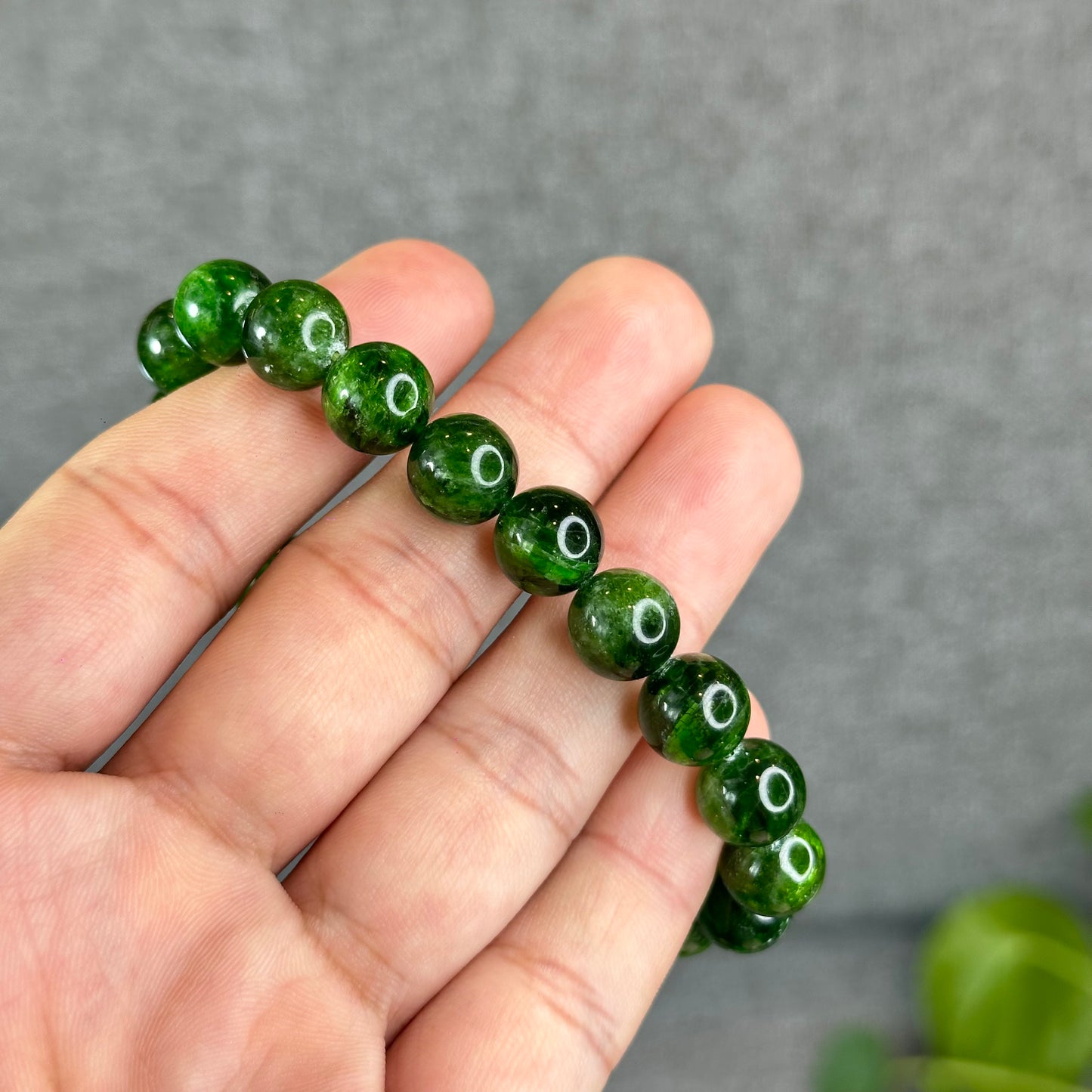 Natural Diopside Bracelete Size 10 mm