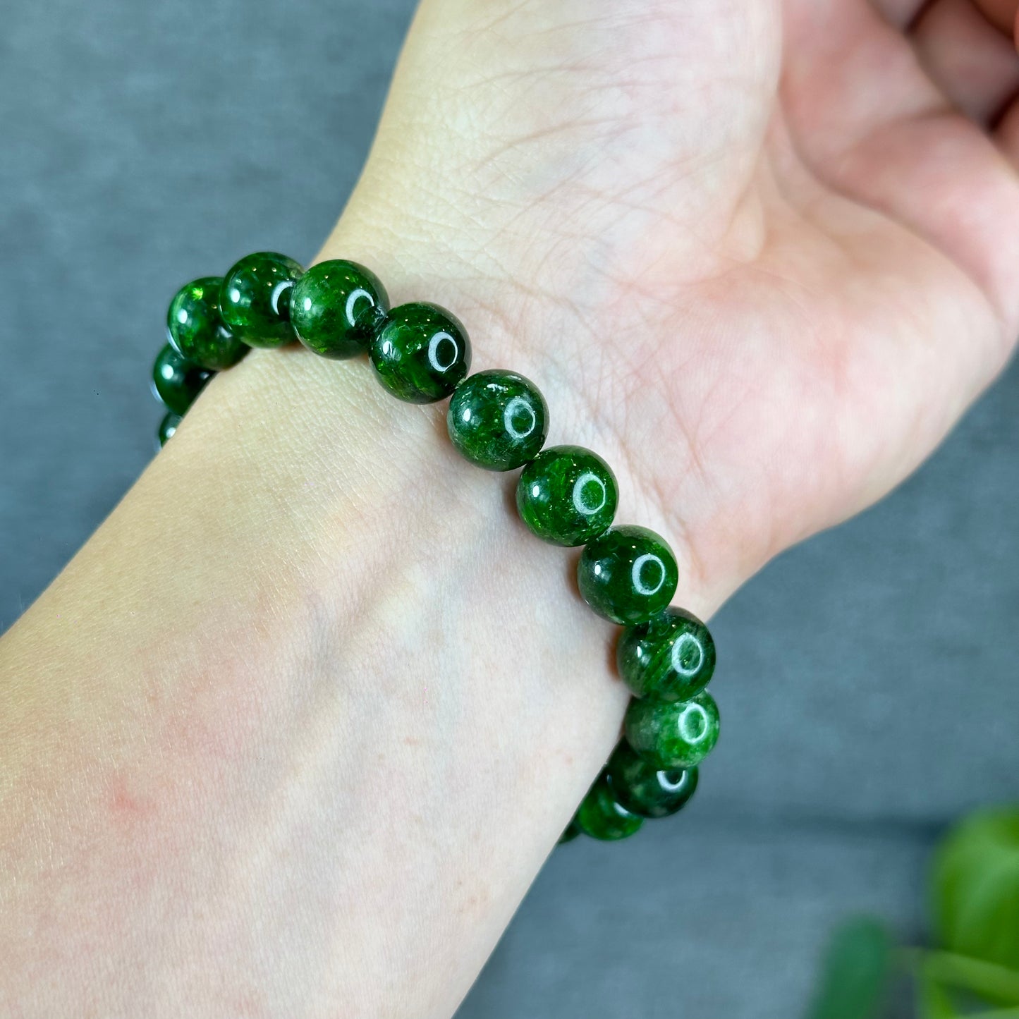 Natural Diopside Bracelete Size 10 mm