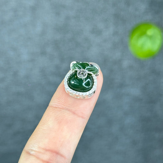 Natural Neprhtie Jade Money Bage Charm in Silver Setting