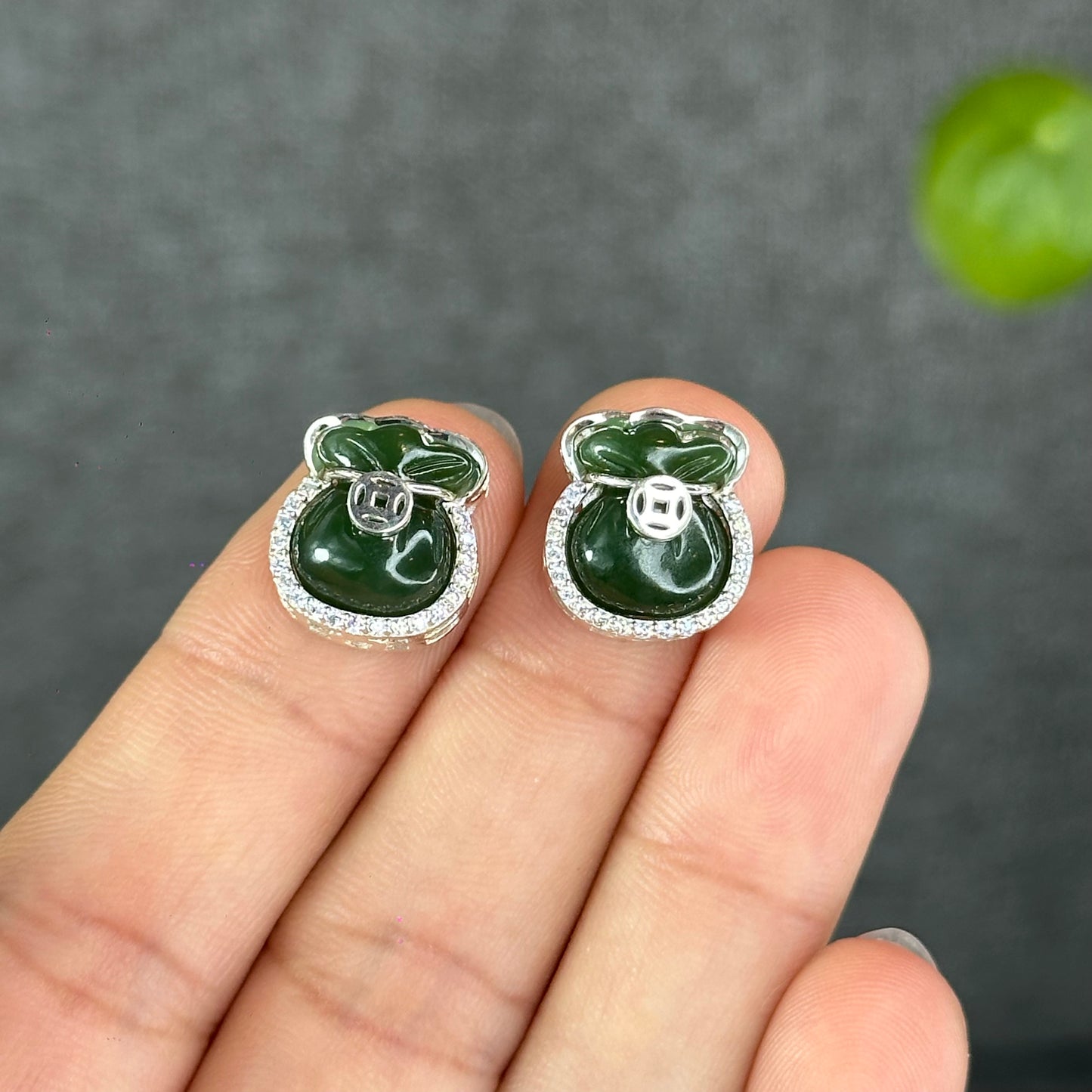 Natural Neprhtie Jade Money Bage Charm in Silver Setting