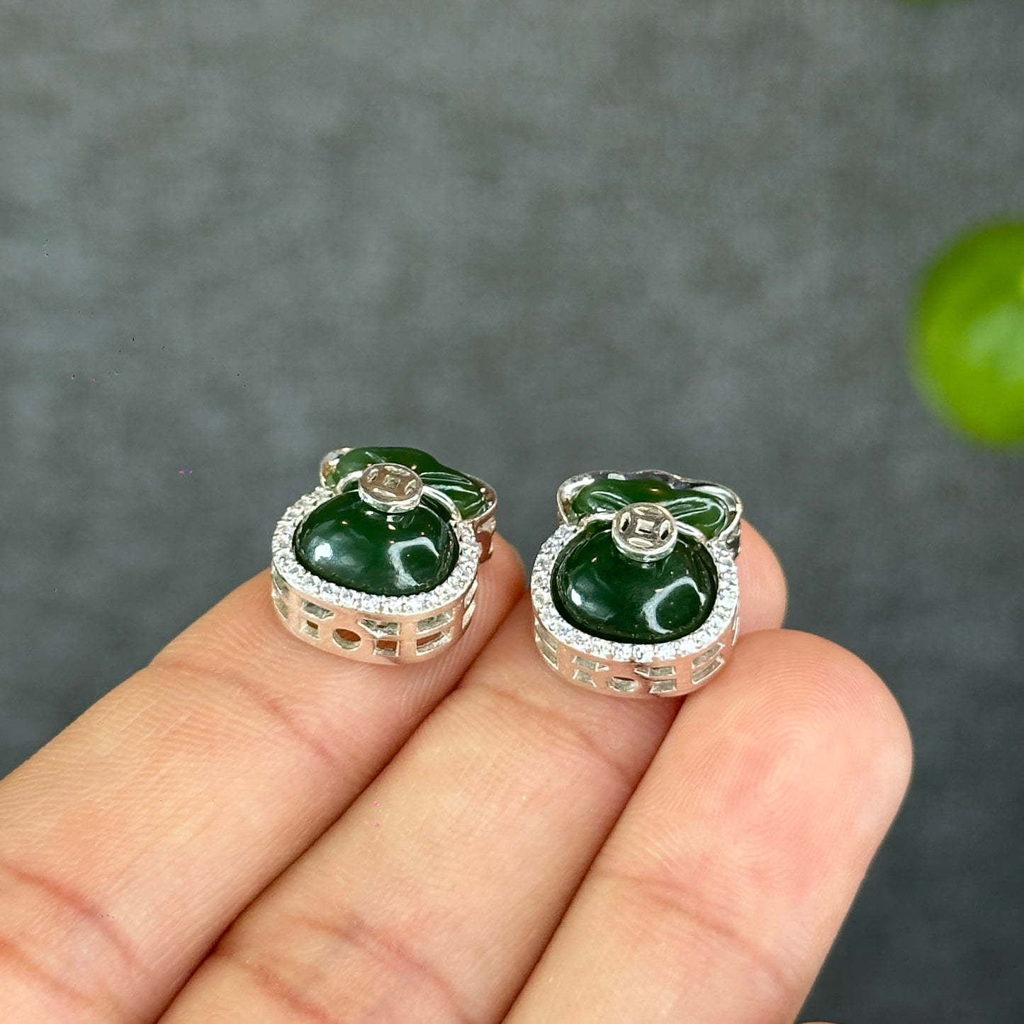 Natural Neprhtie Jade Money Bage Charm in Silver Setting