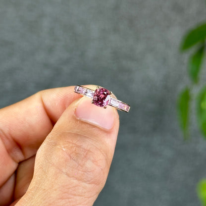 Bague spinelle rose en or rose 14 carats avec pierre seau rose de chaque côté, taille 1,6