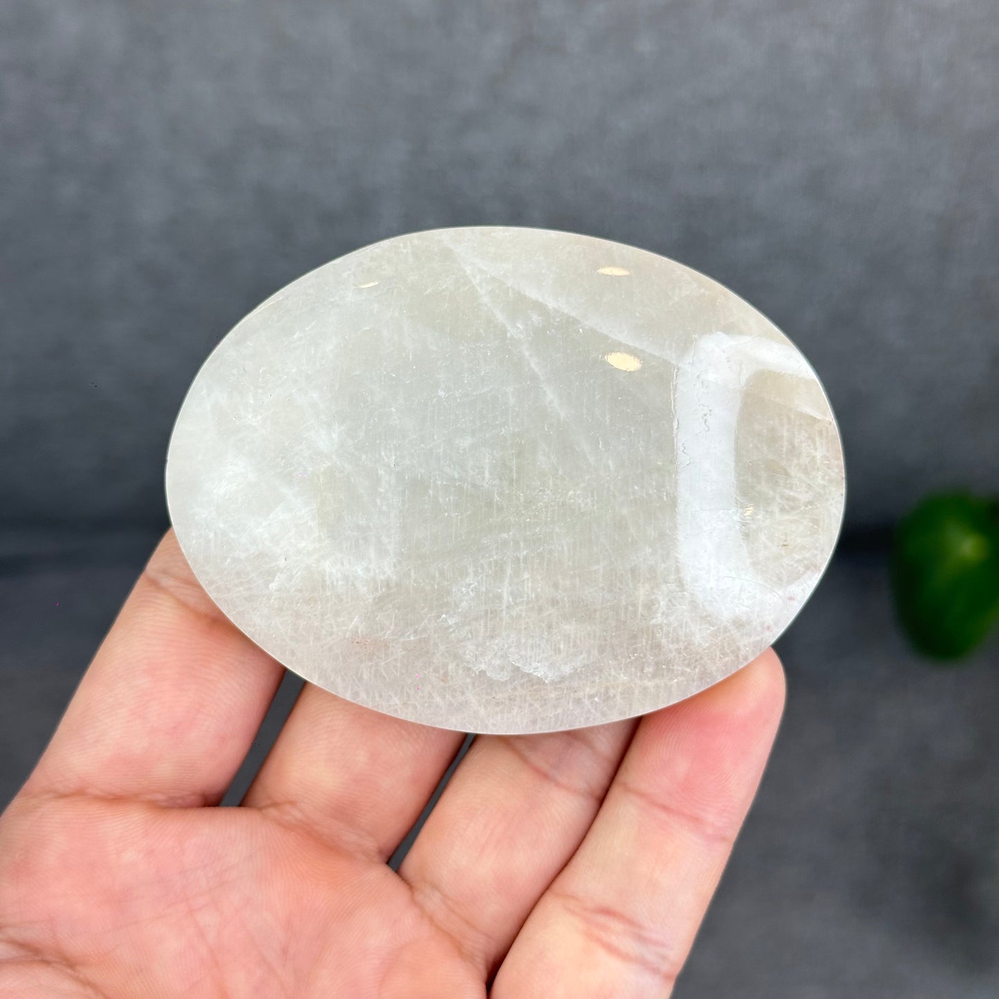 Natural Blue Flash-White Moonstone Palm Stone