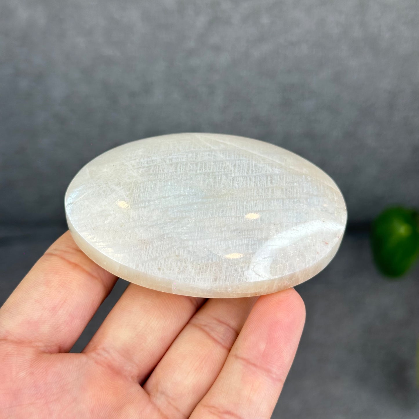 Natural Blue Flash-White Moonstone Palm Stone