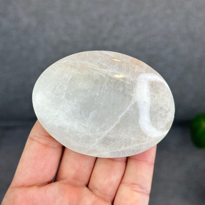 Natural Blue Flash-White Moonstone Palm Stone