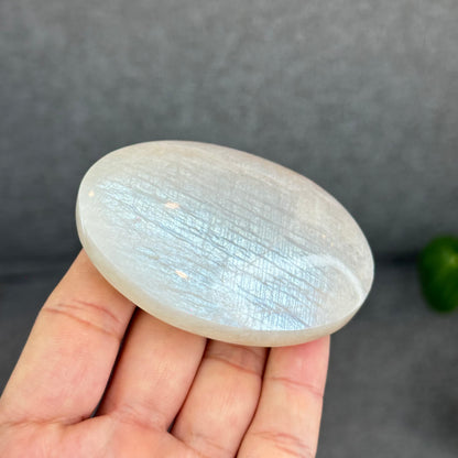 Natural Blue Flash-White Moonstone Palm Stone
