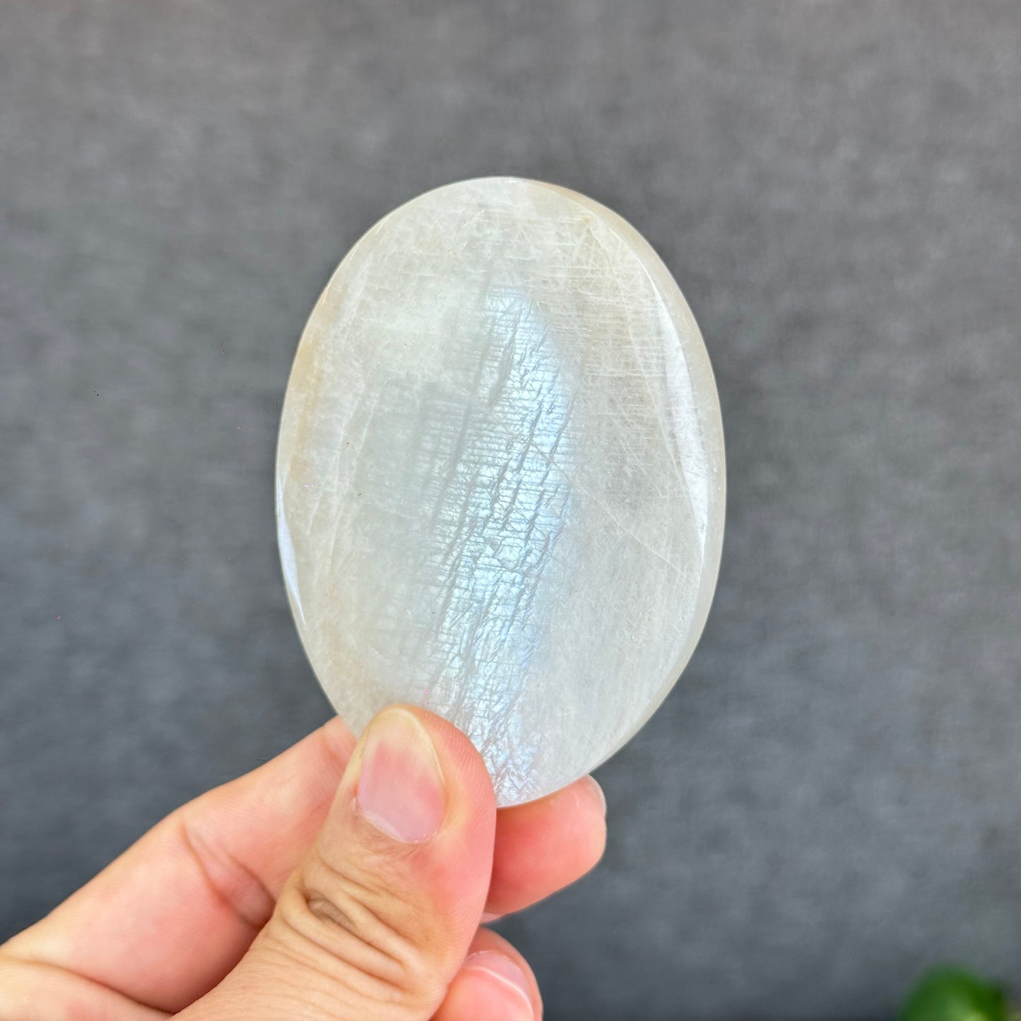 Natural Blue Flash-White Moonstone Palm Stone