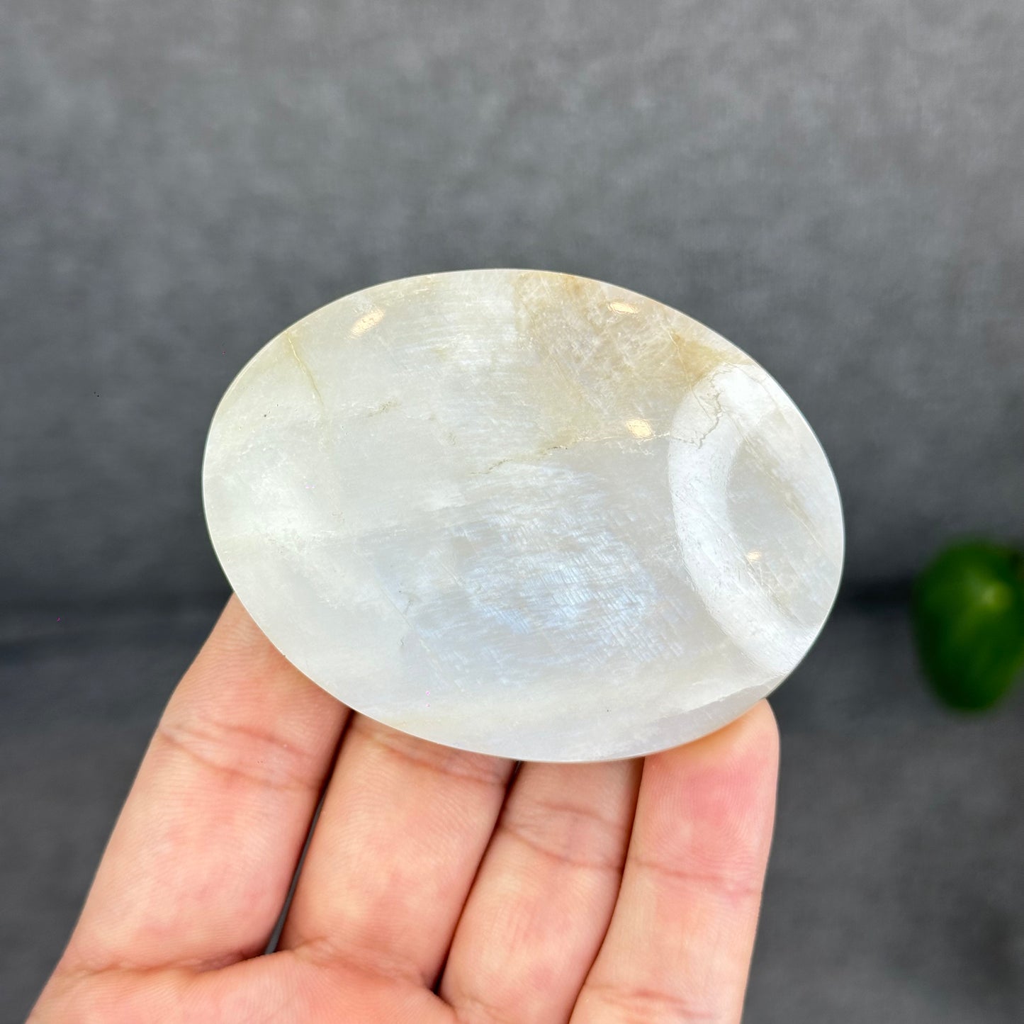 Natural Blue Flash-White Moonstone Palm Stone