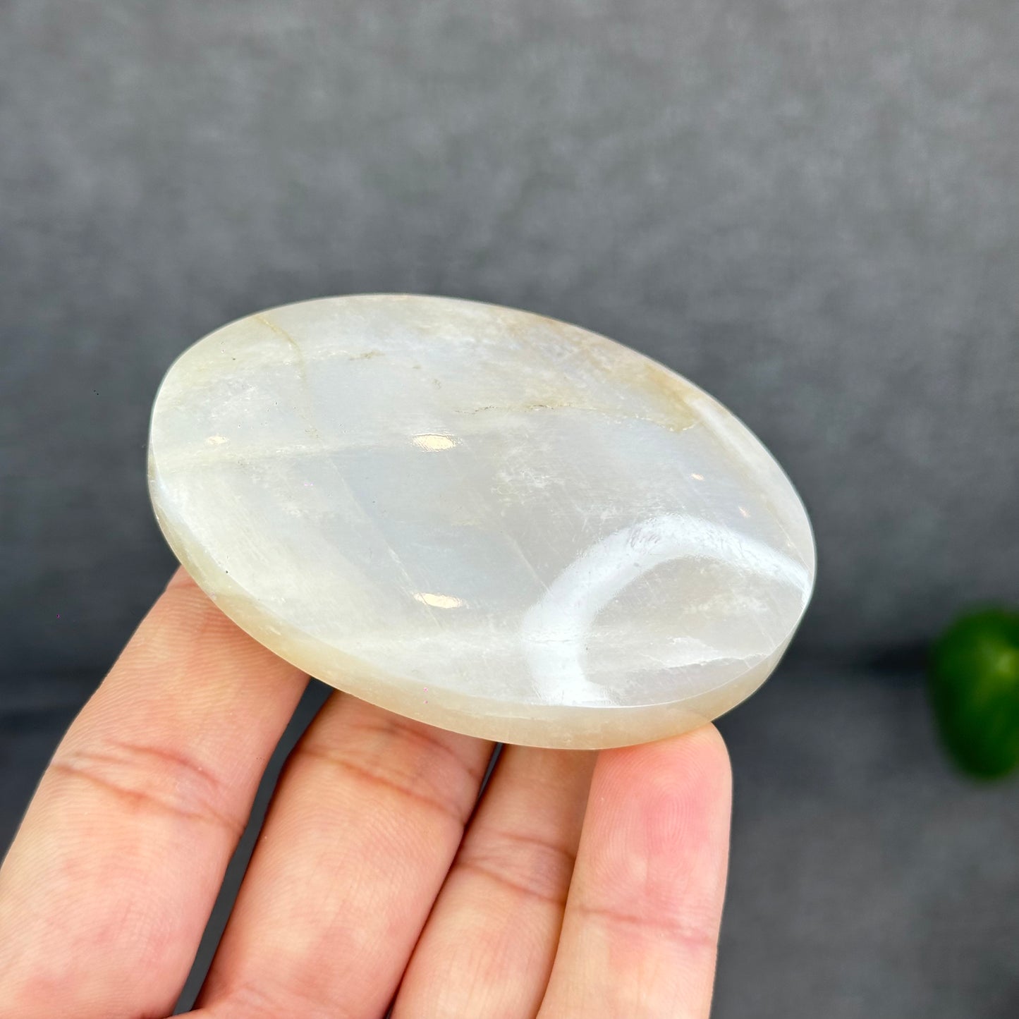 Natural Blue Flash-White Moonstone Palm Stone
