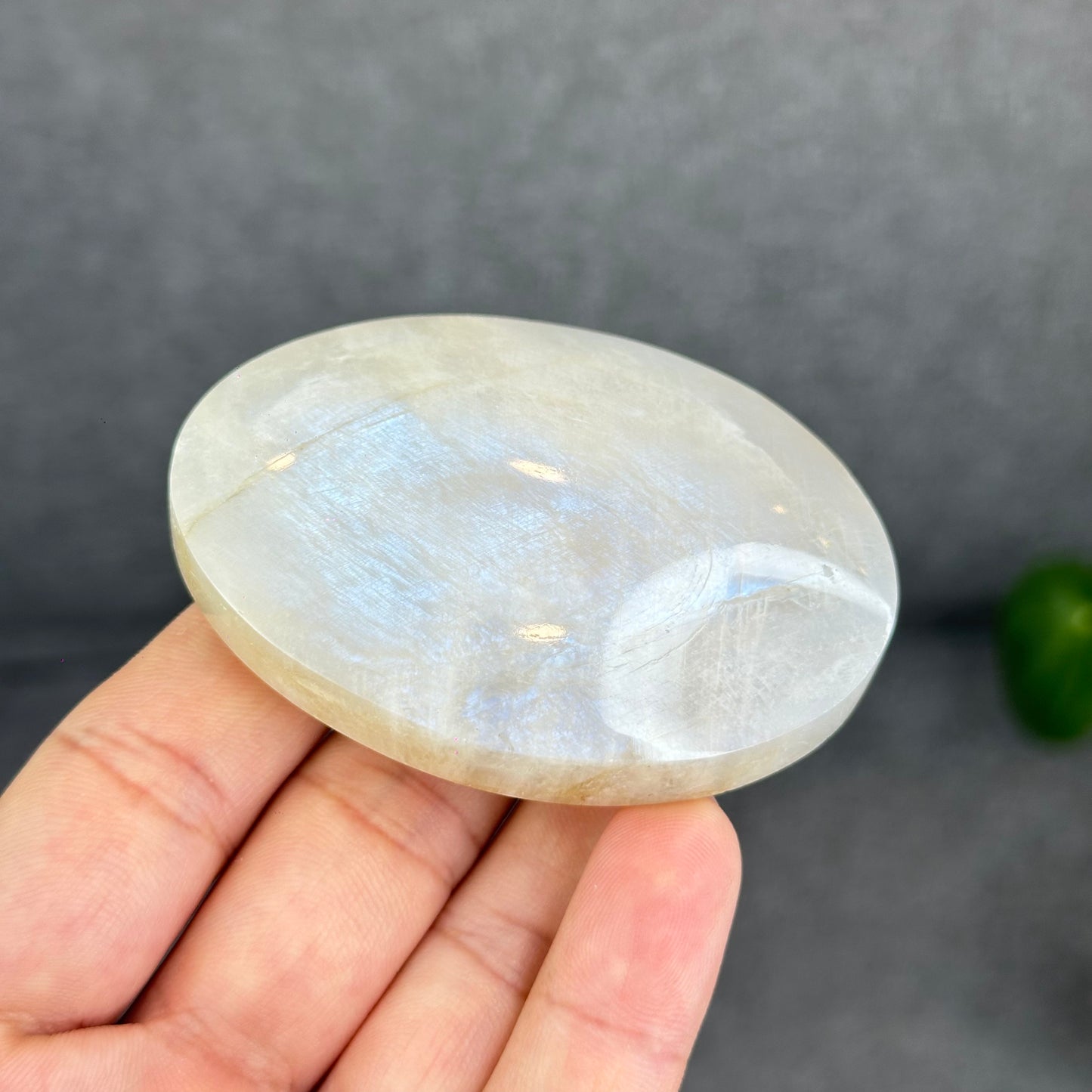 Natural Blue Flash-White Moonstone Palm Stone