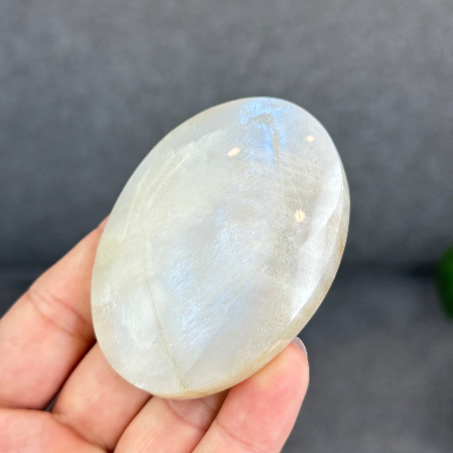 Natural Blue Flash-White Moonstone Palm Stone