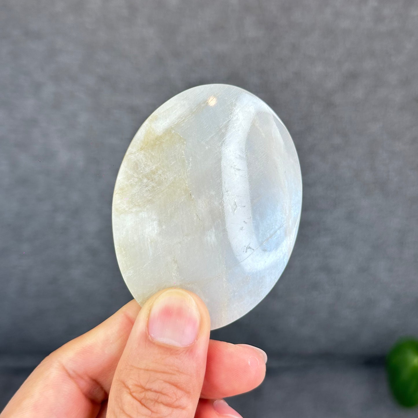 Natural Blue Flash-White Moonstone Palm Stone