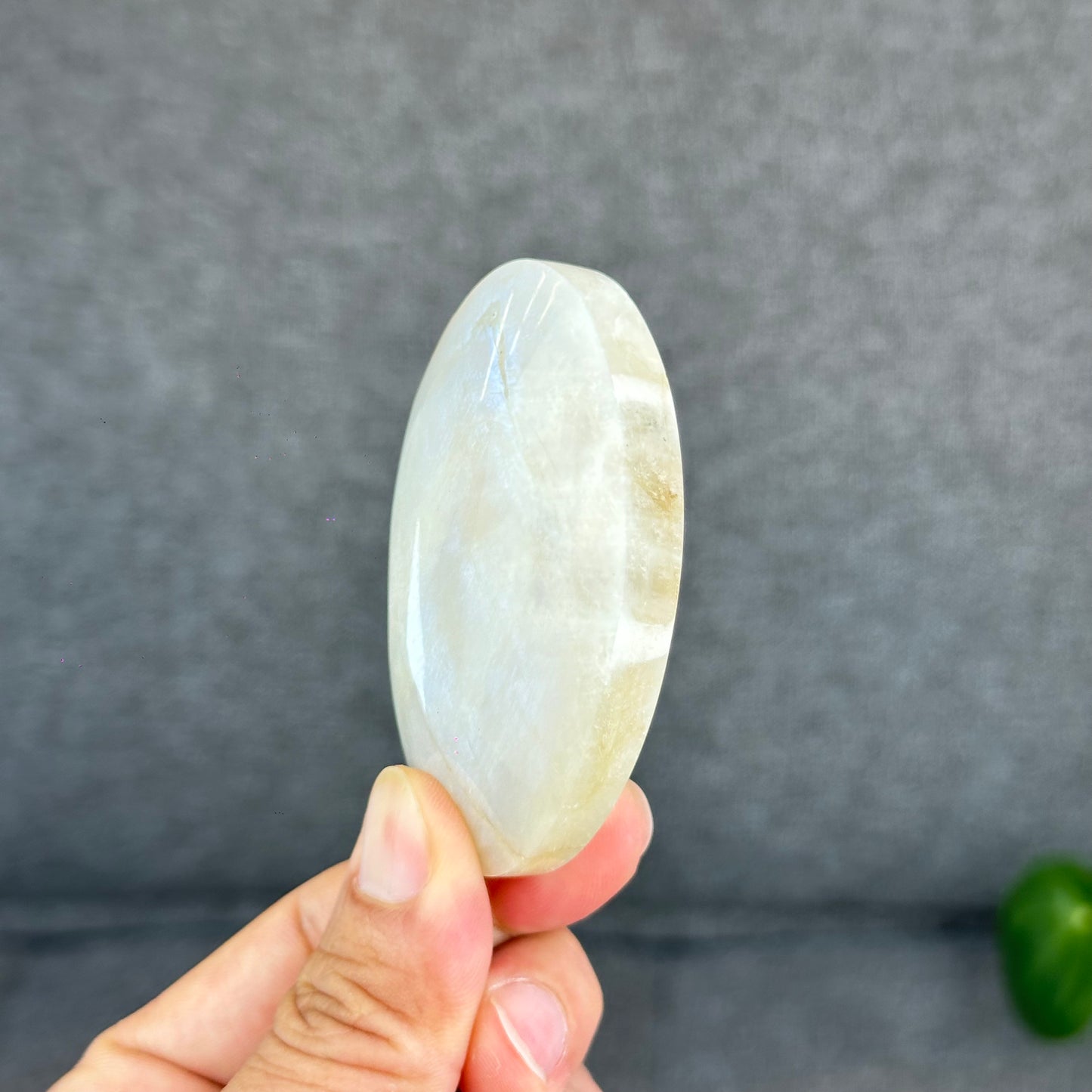 Natural Blue Flash-White Moonstone Palm Stone