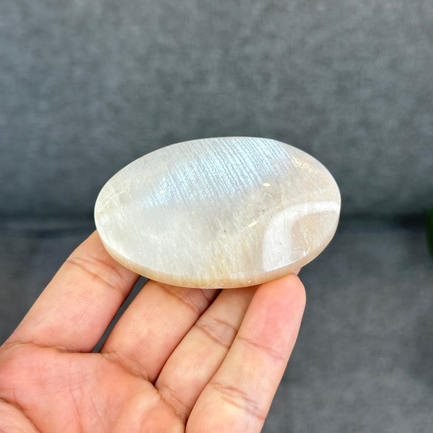 Natural Blue Flash-White Moonstone Palm Stone