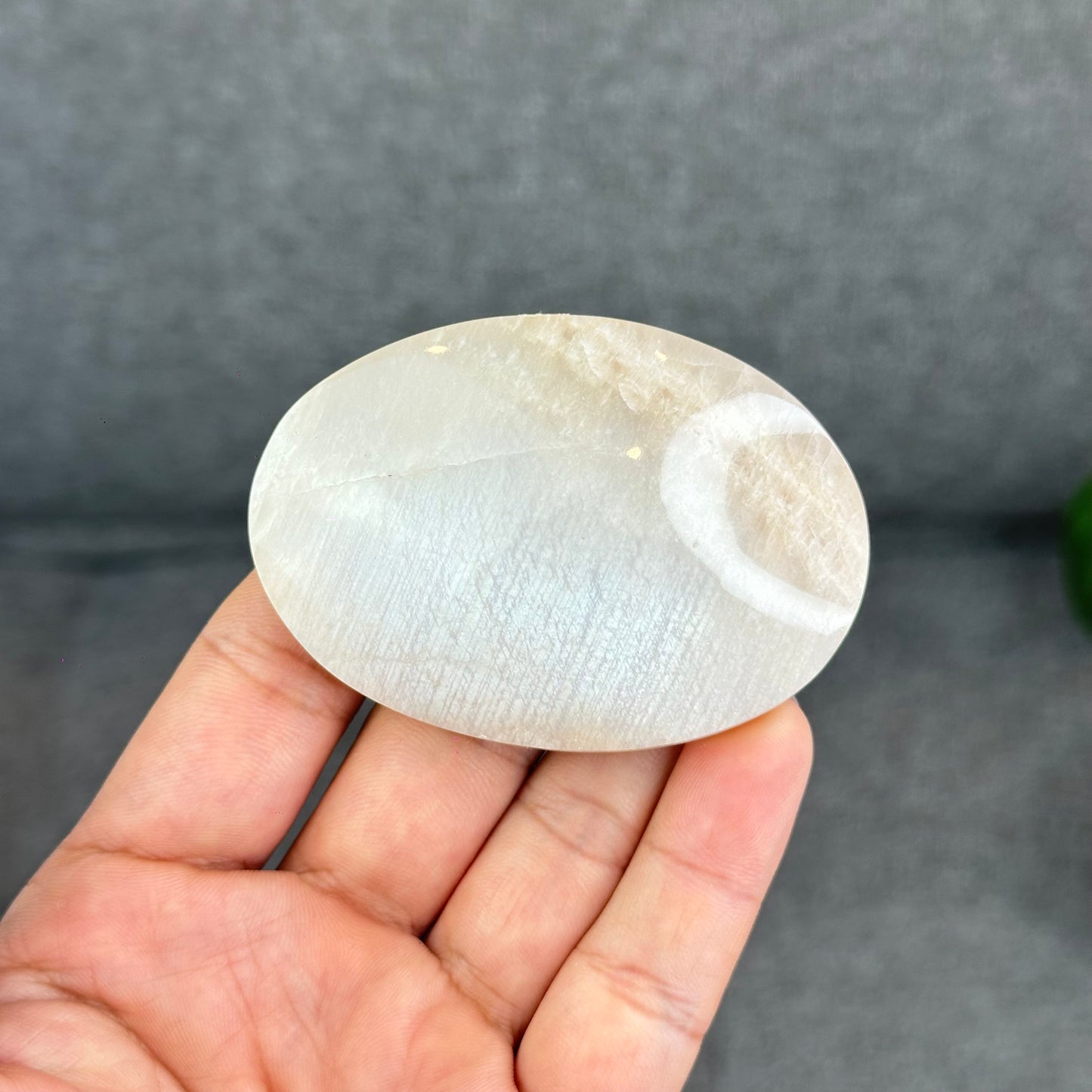 Natural Blue Flash-White Moonstone Palm Stone