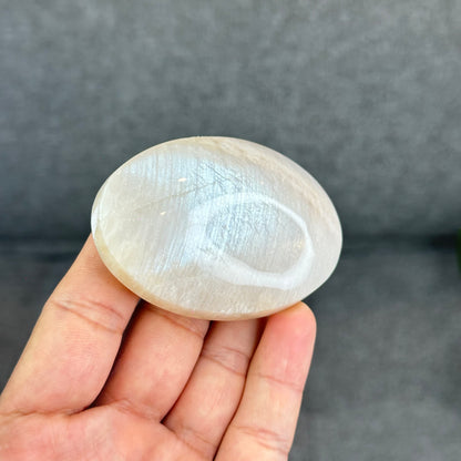 Natural Blue Flash-White Moonstone Palm Stone