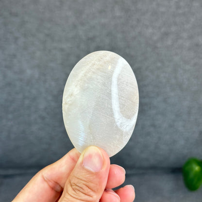 Natural Blue Flash-White Moonstone Palm Stone