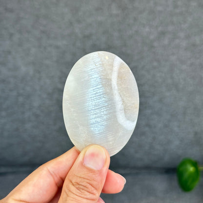 Natural Blue Flash-White Moonstone Palm Stone
