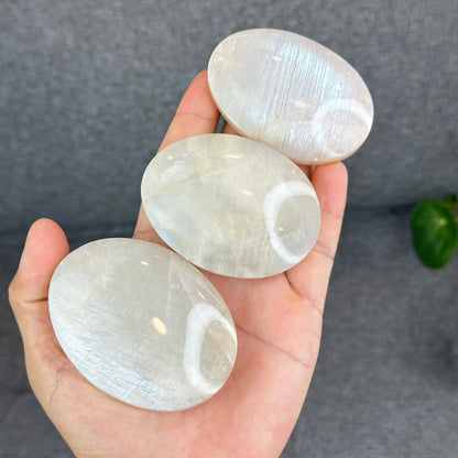 Natural Blue Flash-White Moonstone Palm Stone