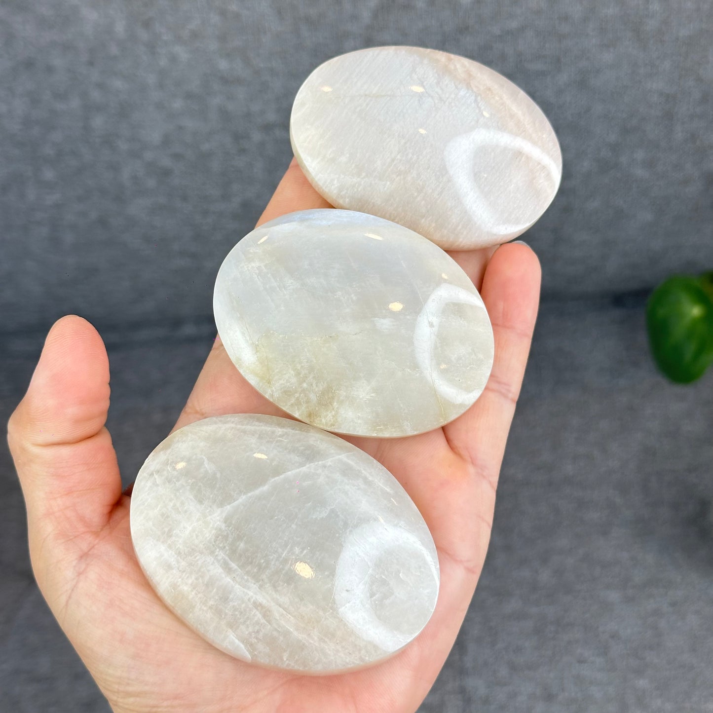 Natural Blue Flash-White Moonstone Palm Stone