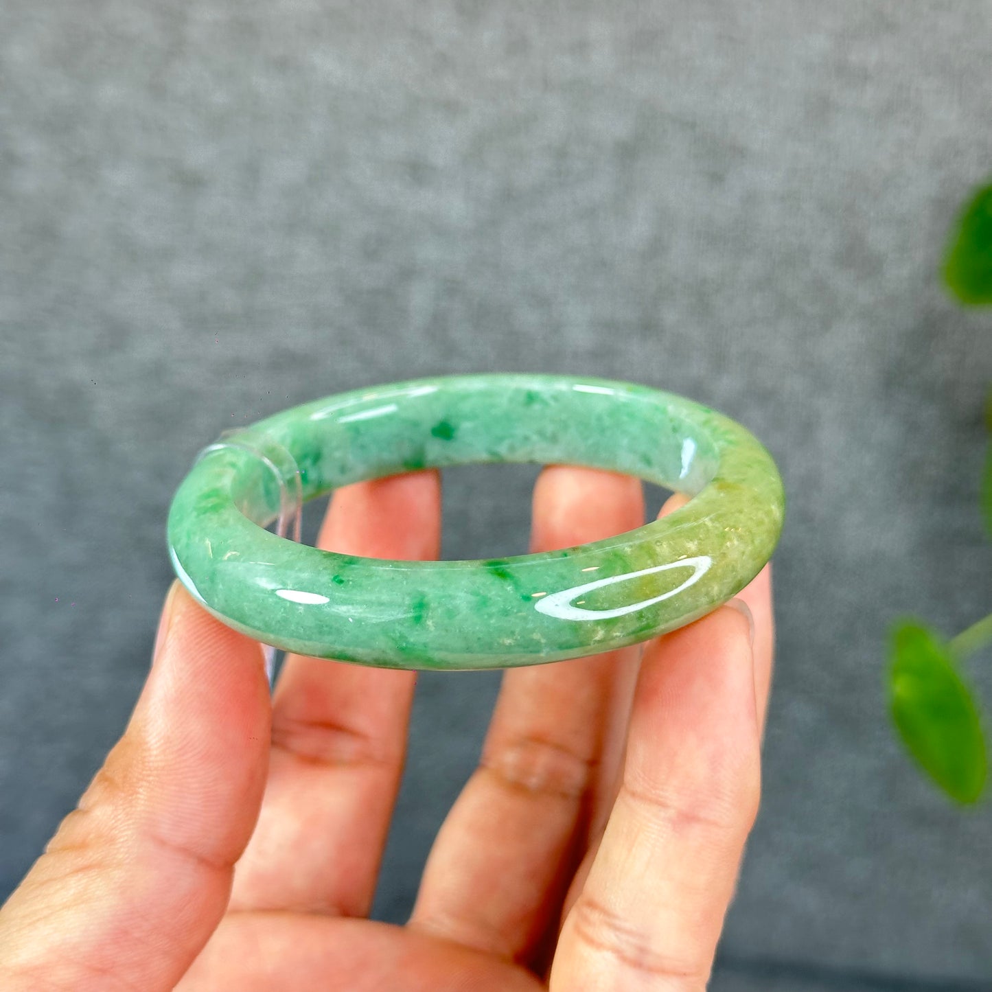 Natural Bright Apple Green Semi-Translucent Jadeite Jade Bangle Leaf Style Size 55.5 mm