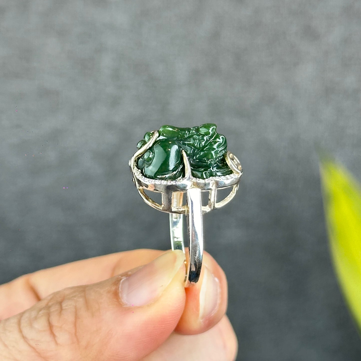 Bague Pixiu Nephrite Jade Argent avec Serti Pierre Blanche Taille 1.7