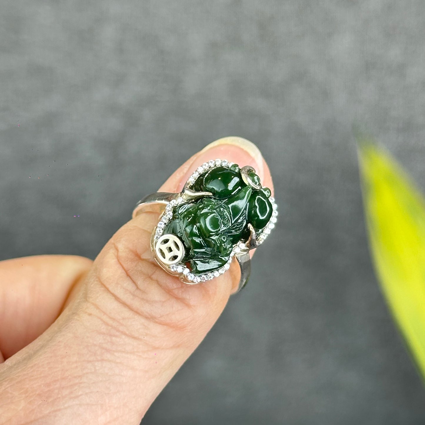 Bague Pixiu Nephrite Jade Argent avec Serti Pierre Blanche Taille 1.7