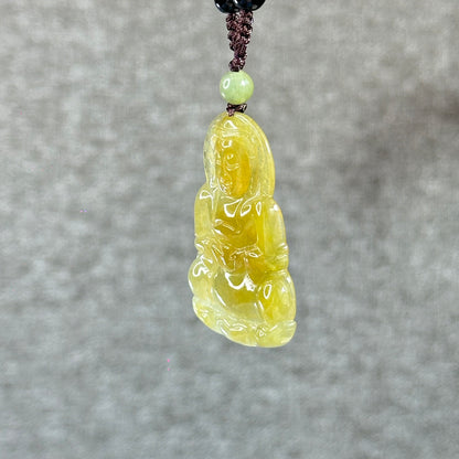 Quan The Am Buddha Pendentif en jade de jadéite doré translucide sur collier à cordes noires