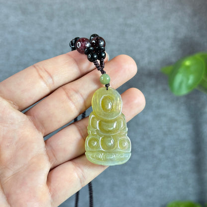 Quan The Am Buddha Pendentif en jade de jadéite doré translucide sur collier à cordes noires